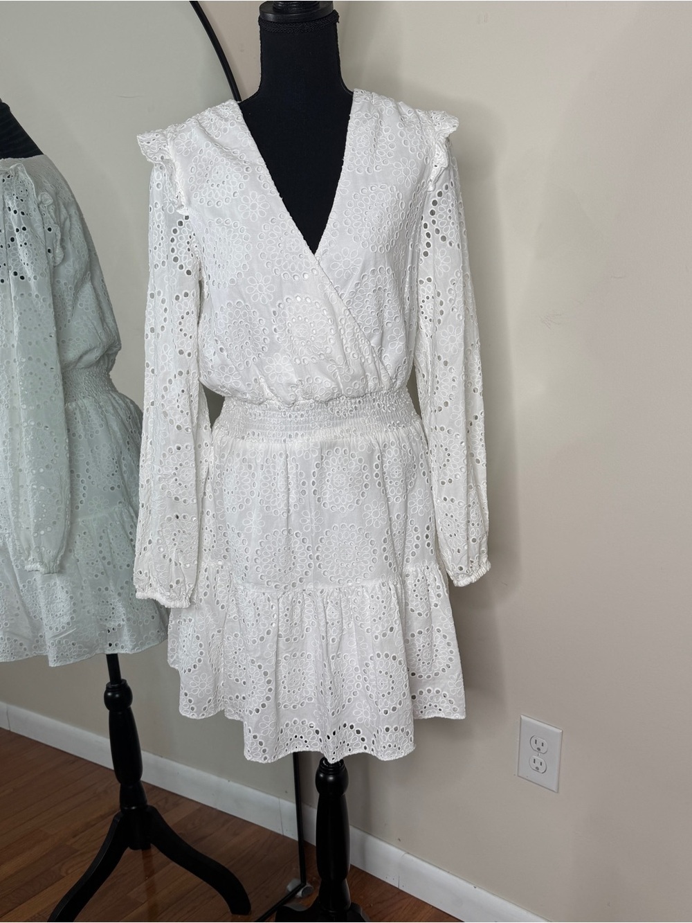 Lilly Pulitzer Taviana Eyelet Dress Circle Bloom
Eyelet White Size 8